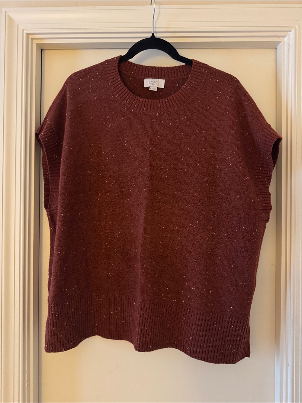 Sleeveless sweater/sweater vest